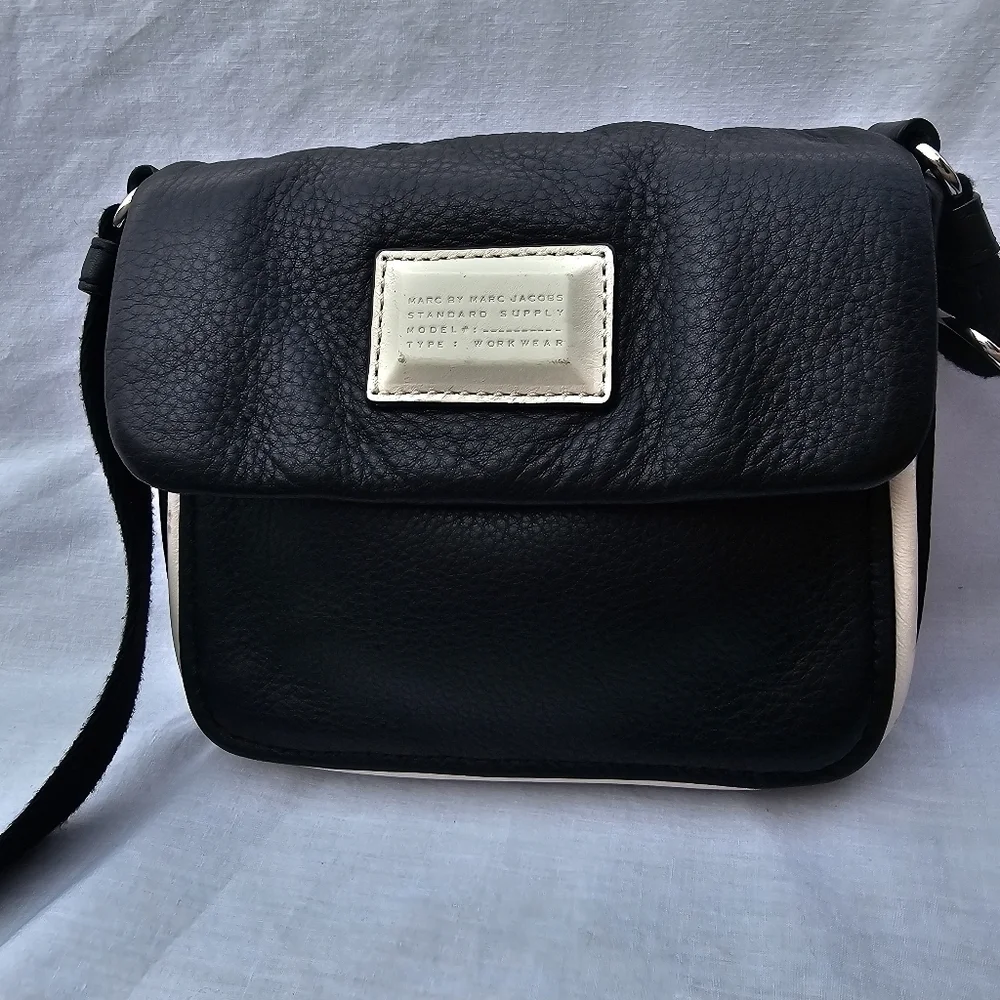MARC BY MARC JACOBS Black Leather Crossbody Bag